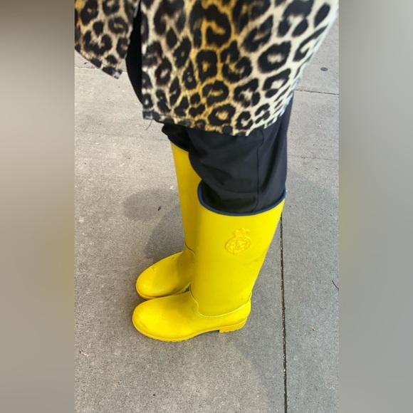 Leopard Rain Coat 🌧️ - Picture 6 of 8